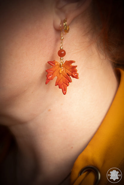 Erable écarlate - Boucles d'oreilles en cuir tannage végétale