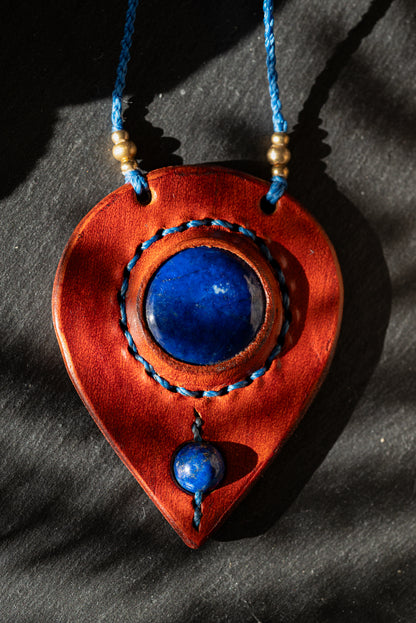 Hathor - Collier lapis lazuli et cuir de vachette